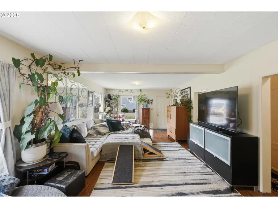 615 Willow St, Myrtle Point, OR 97458 - #3