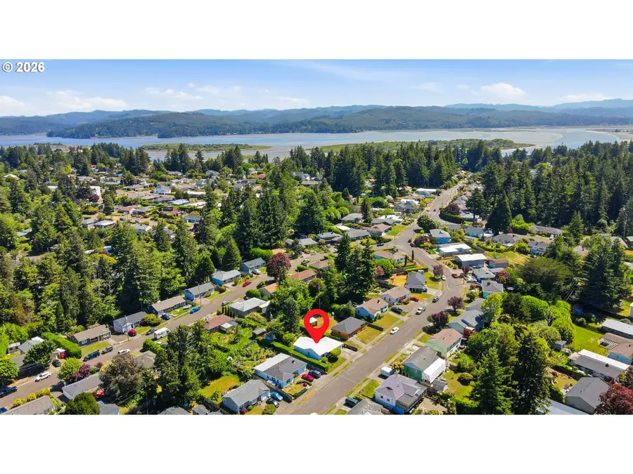 1716 Juniper Ave, Coos Bay, OR 97420 - #2
