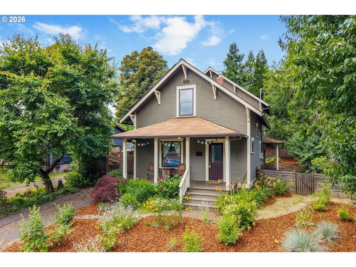 412 10th St, Hood River, OR 97031 - #1