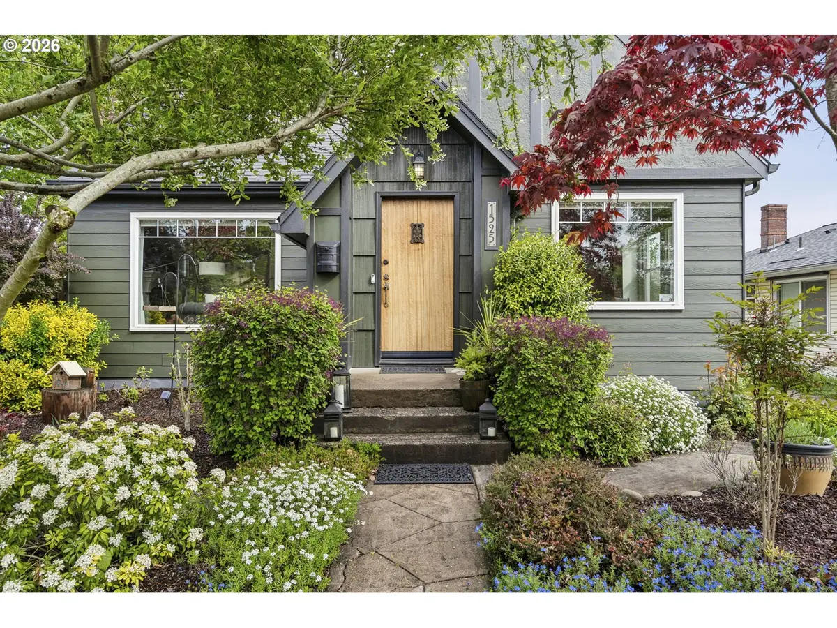 1525 NE Ainsworth St, Portland, OR 97211 - #1