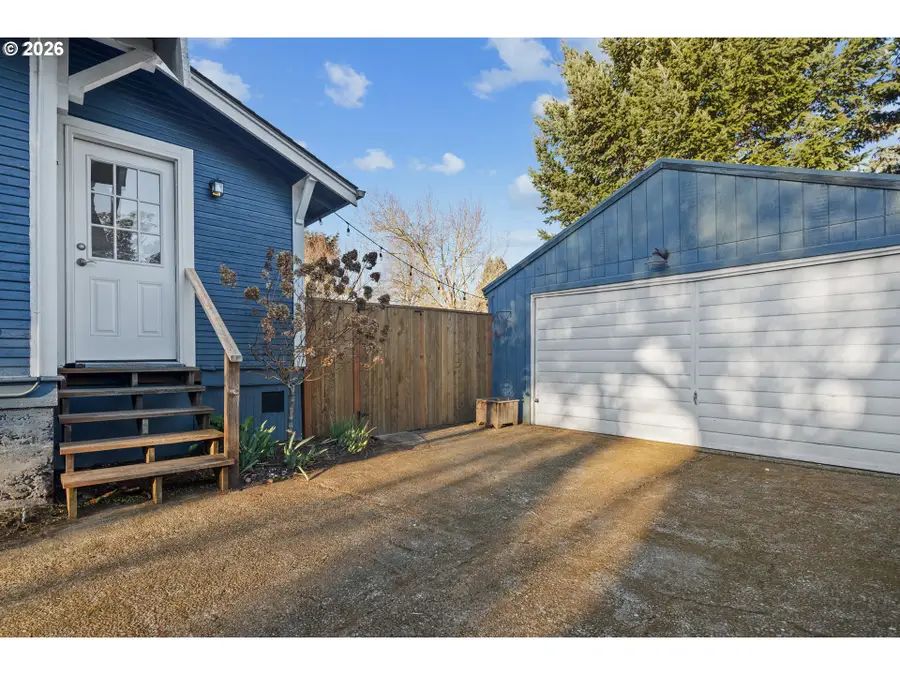 9941 N Willamette Blvd, Portland, OR 97203 - Image #3