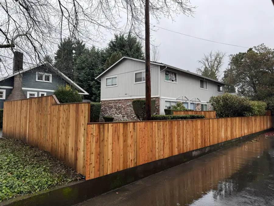 1822 SE Ash St, Portland, OR 97214 - #2