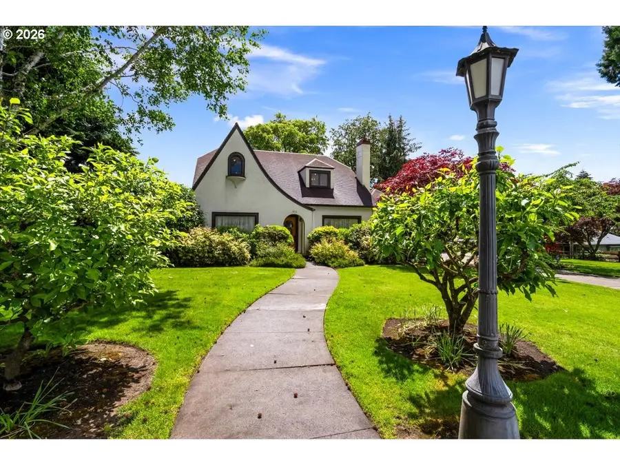 1810 Pacific Ave, Forest Grove, OR 97116 - #2