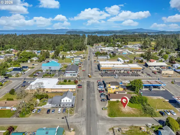 1402 Bay Ave, OceanPark, WA 98640