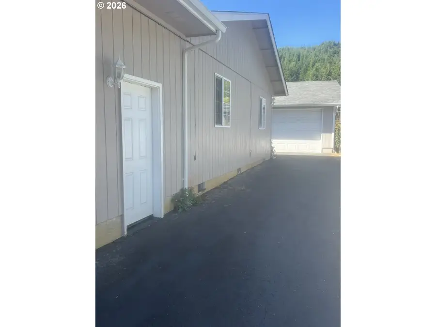 142 Swain Ct, Reedsport, OR 97467 - #3