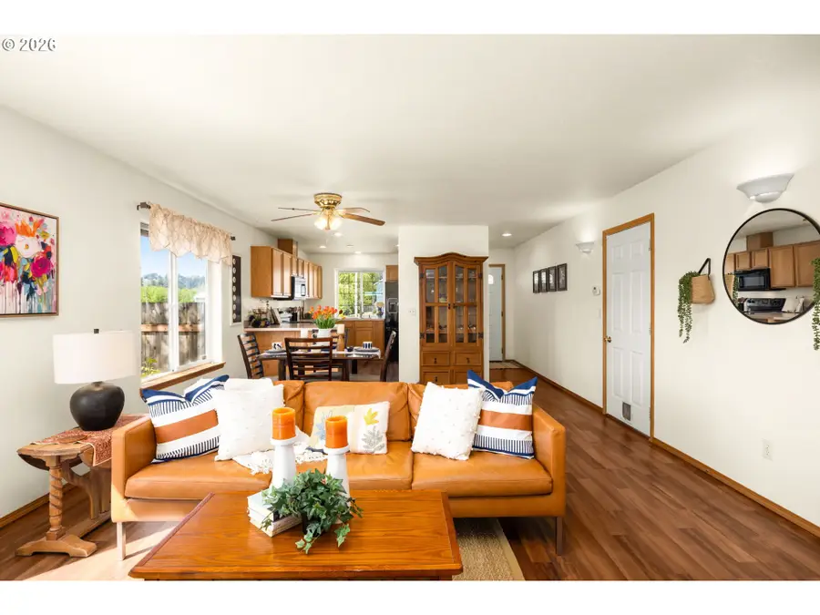 1091 SW Falcon Crest Dr, Dundee, OR 97115 - #3