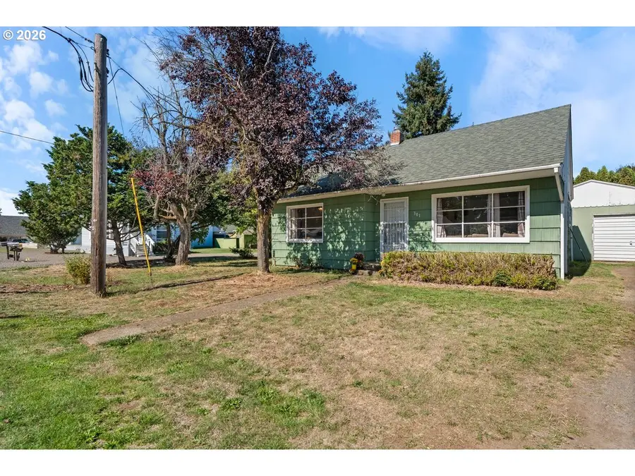 301 E 2nd St, Canby, OR 97013 - #3