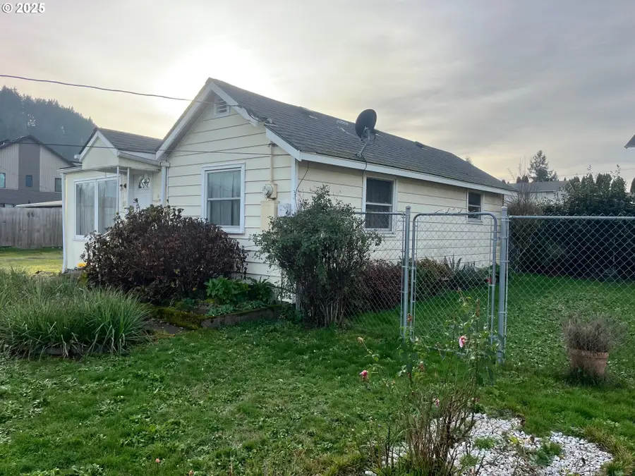 335 Holbrook Ln, Creswell, OR 97426 - Image #3