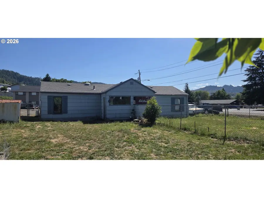2986 W Jay Ave, Roseburg, OR 97471 - #2