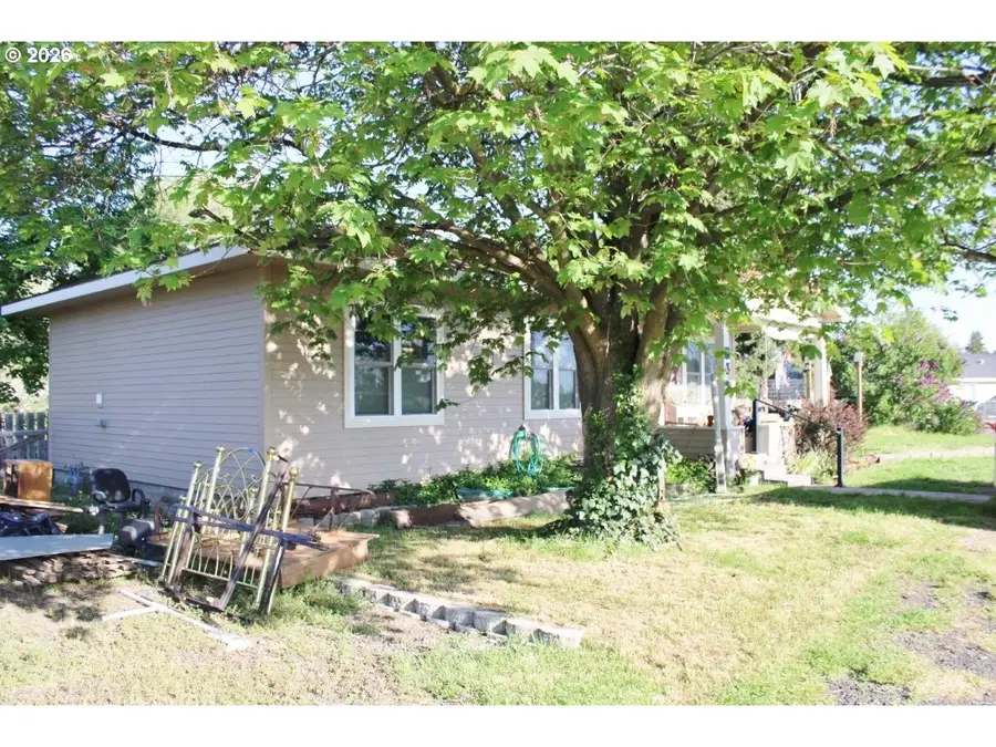 644 6th St, Athena, OR 97813 - #2