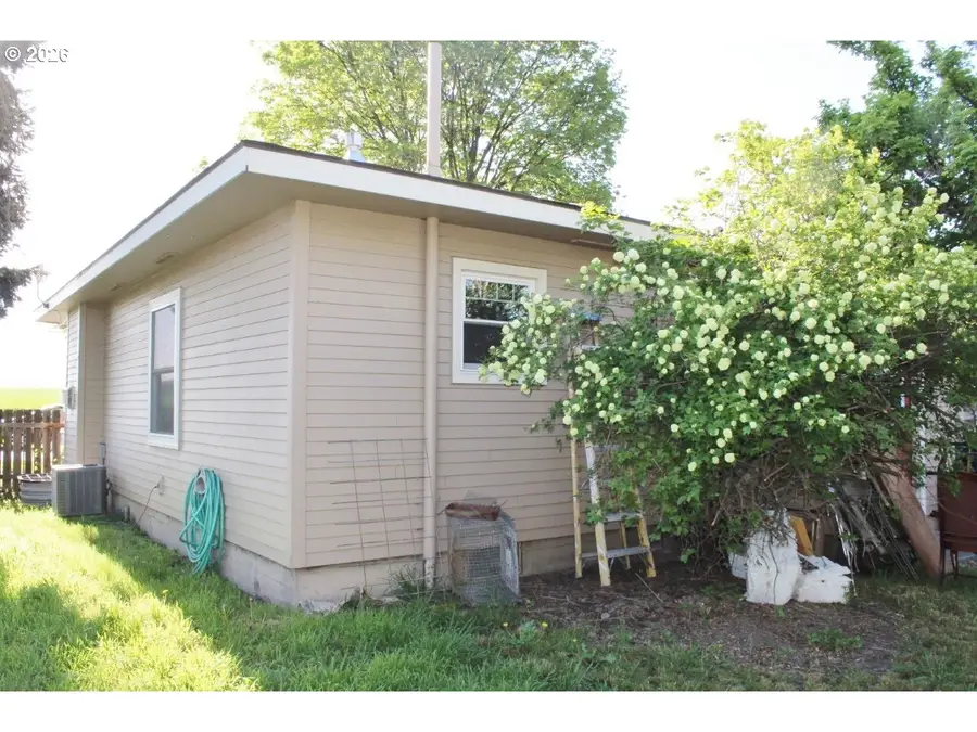 644 6th St, Athena, OR 97813 - #3