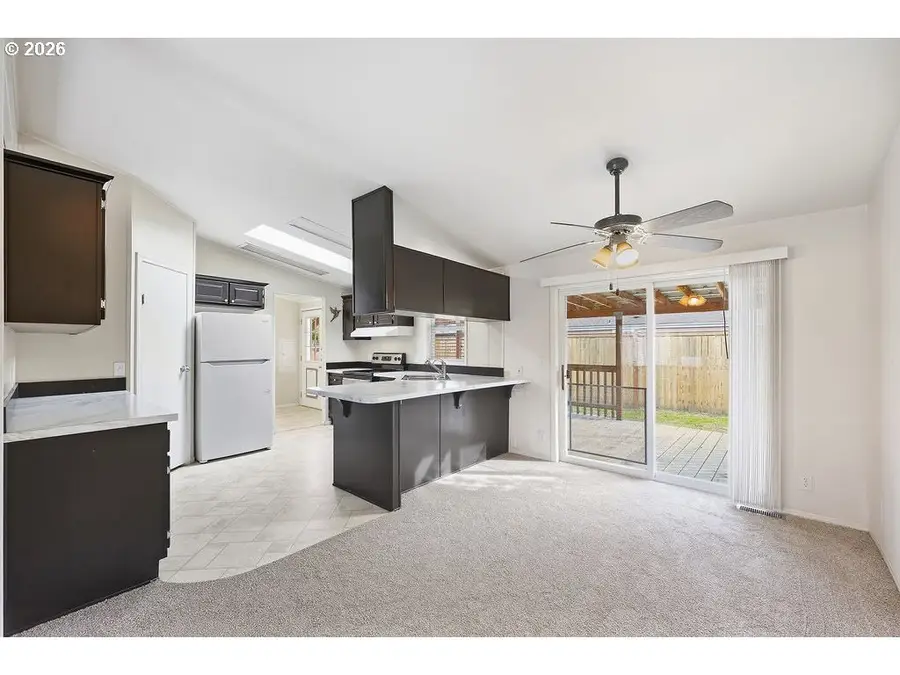 1055 W Oregon Ave, Creswell, OR 97426 - #3
