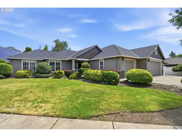 230 Mclaughlin Dr, Woodburn, OR 97071