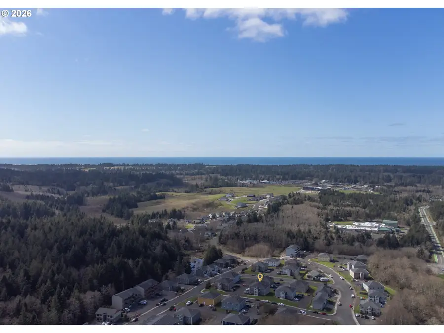 2037 SE Huckleberry Ave, Warrenton, OR 97146 - #2