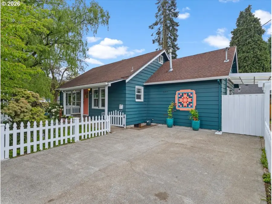374 NE Edison St, Hillsboro, OR 97124 - #2