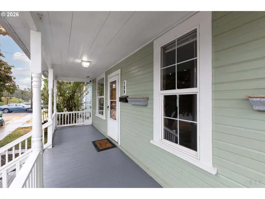 184 S 2nd St, Saint Helens, OR 97051 - #2