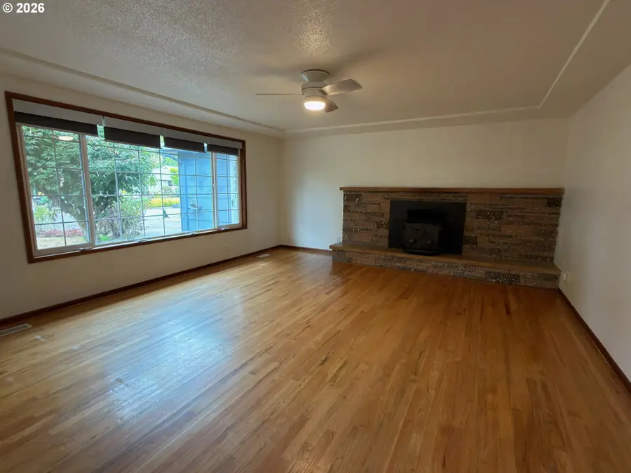 2188 SE Pine St, Hillsboro, OR 97123 - #3