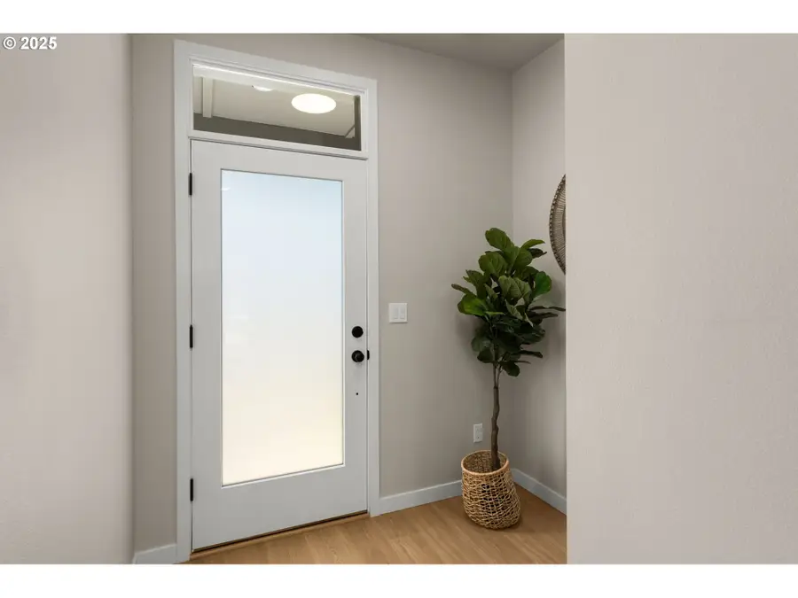 3546 SE Brookwood Ave, Hillsboro, OR 97123 - Image #2