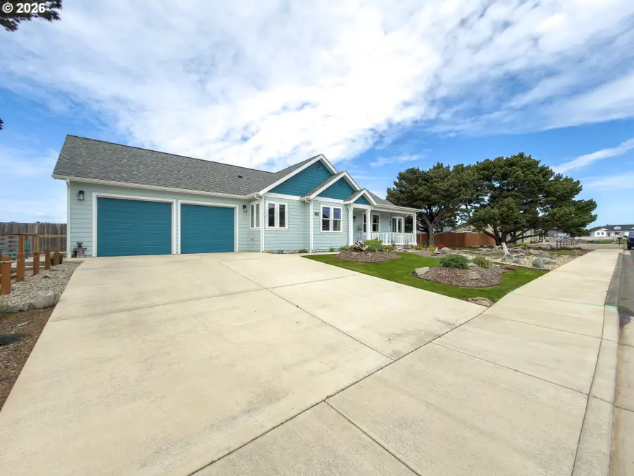 3214 Lincoln Ave Sw, Bandon, OR 97411 - #2