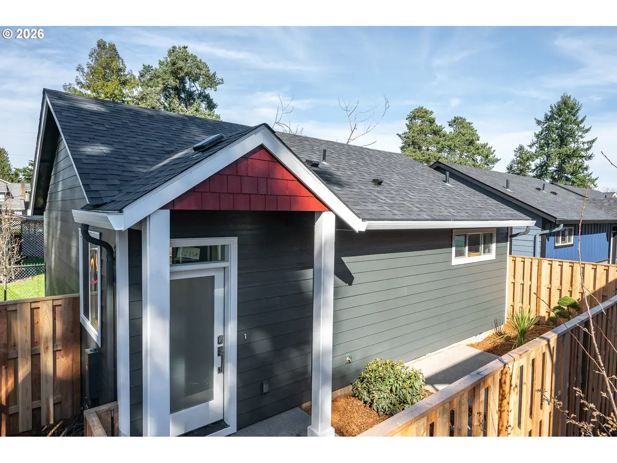 6215 SE Knapp St #B, Portland, OR 97206 - #1