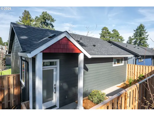 6215 SE Knapp St #B, Portland, OR 97206