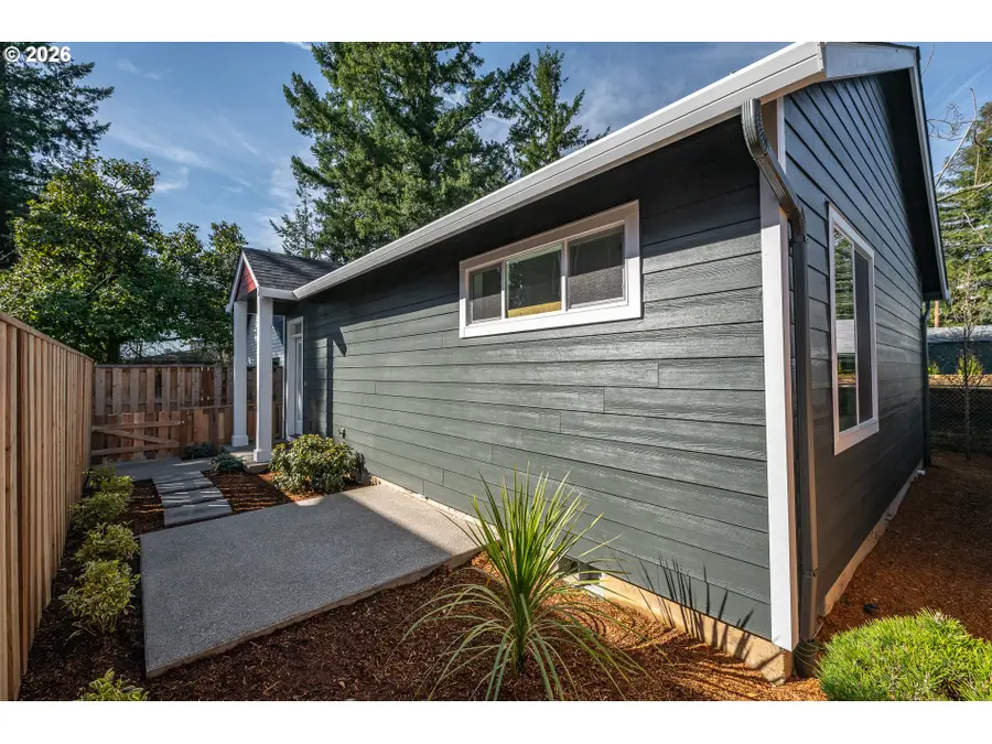 6215 SE Knapp St #B, Portland, OR 97206 - #3