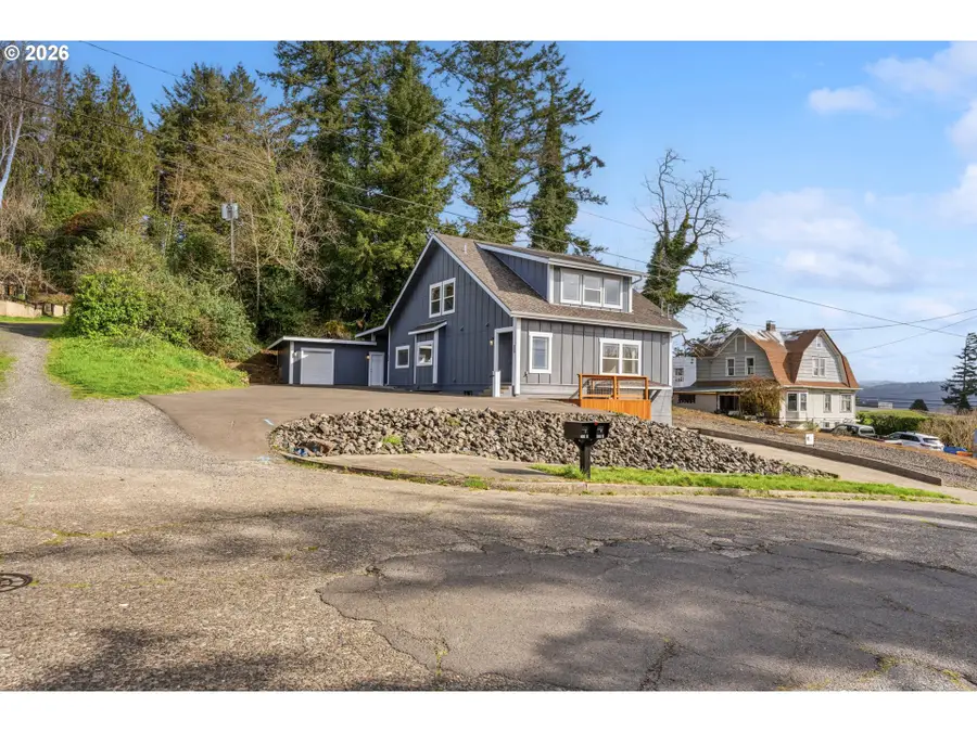 790 Oregon Ave, North Bend, OR 97459 - #2