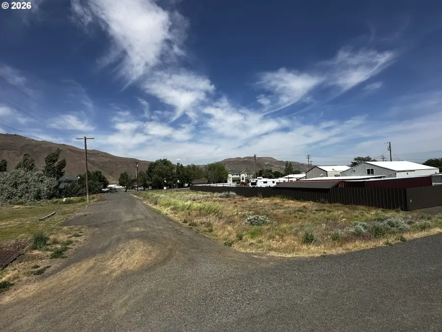 Locust St #18, Roosevelt, WA 99356 - #2