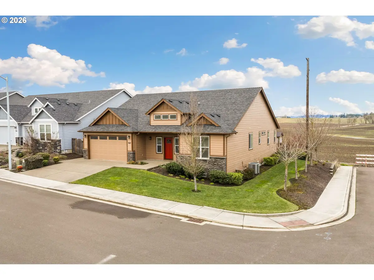 787 E Roosevelt St, Carlton, OR 97111 - #1