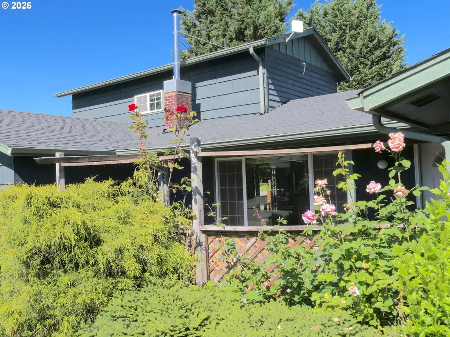 1805 Hemlock St, Eugene, OR 97404 - #2