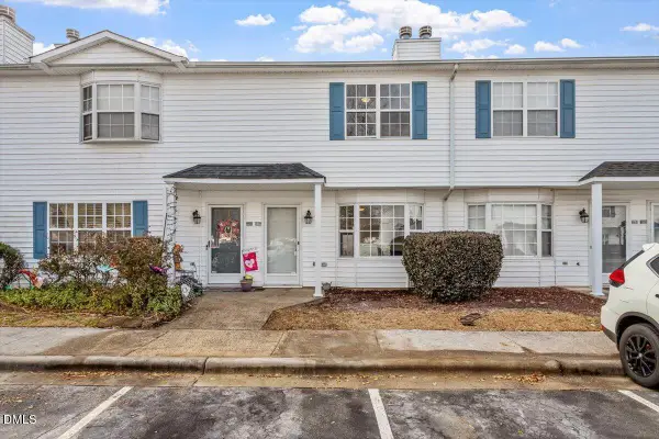 3900 Sterling Pointe Drive, Winterville, NC 28590