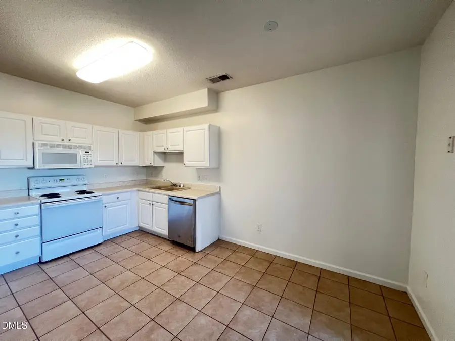 2501 Huntscroft Lane #303, Raleigh, NC 27617 - Image #3