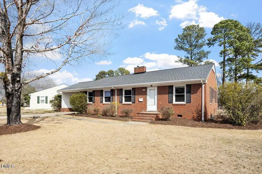 606 W Harnett Street, Benson, NC 27504 - #2