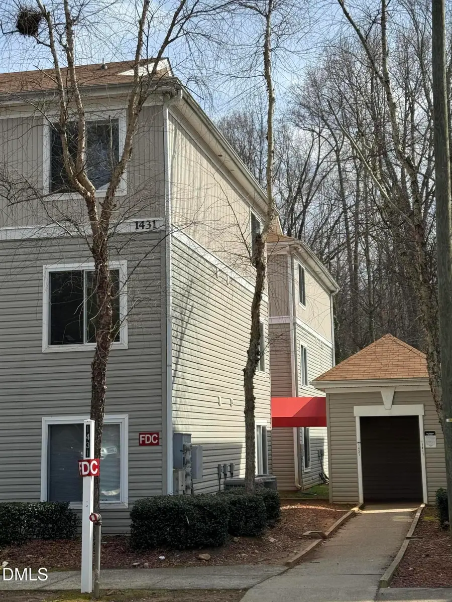 1431 Collegiate Circle #101, Raleigh, NC 27606 - #2