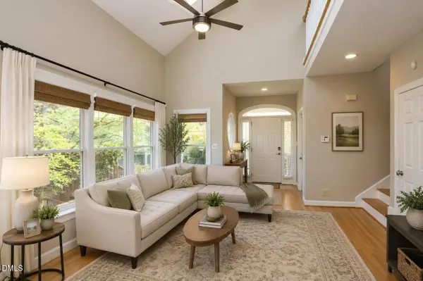 323 Columbia Place E, Chapel Hill, NC 27516