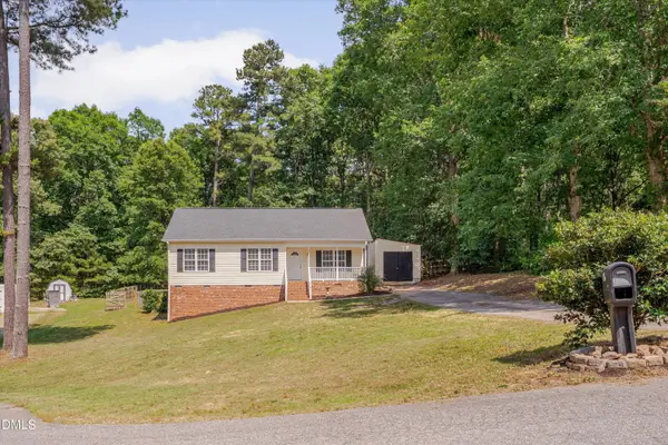 416 Creekbluffs Drive, Fuquay Varina, NC 27526