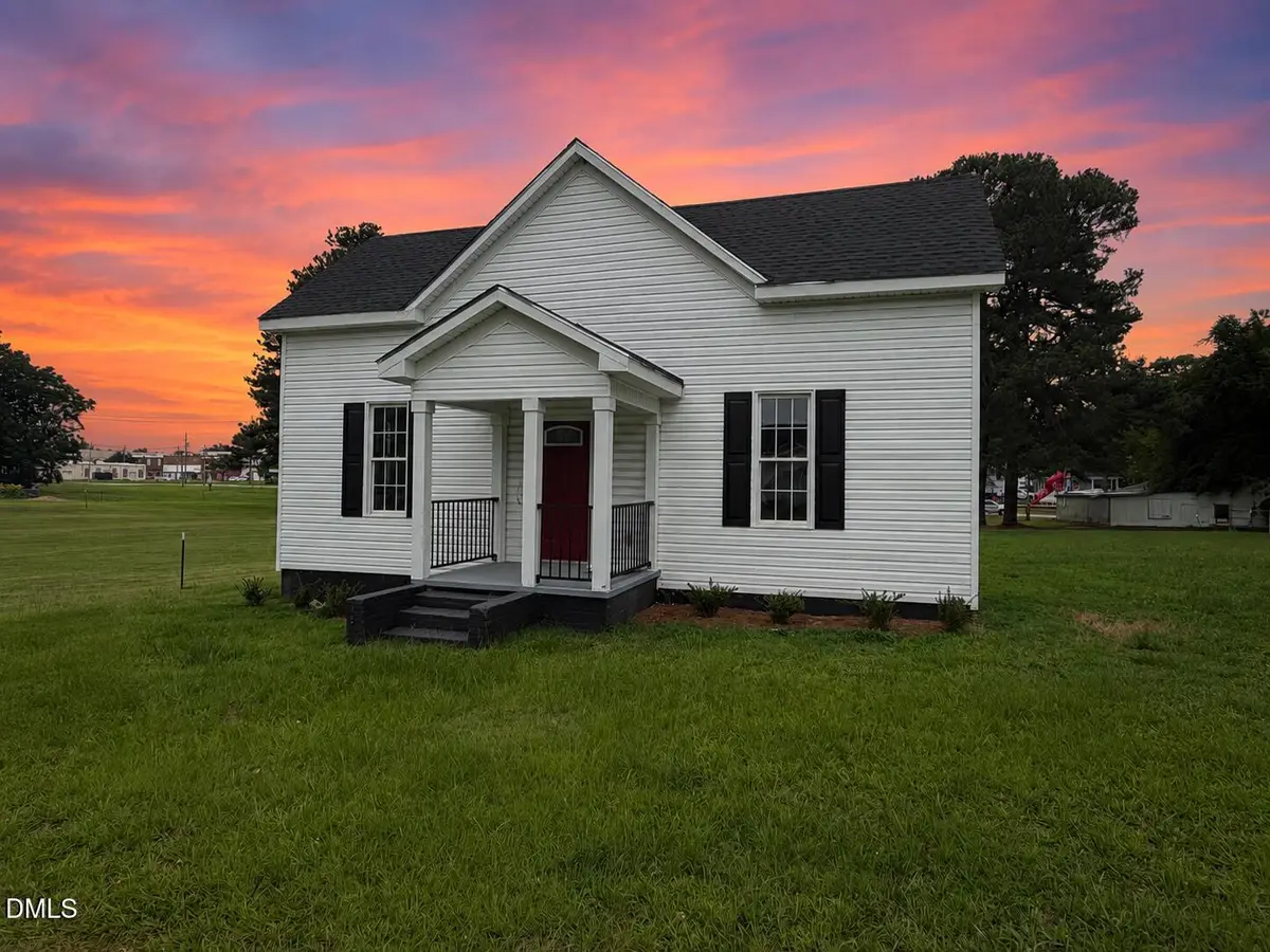 305 E Harnett Street, Benson, NC 27504 - #1