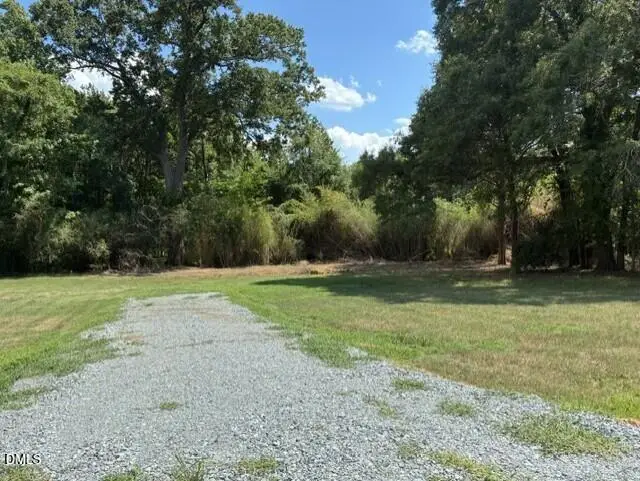 211 Colonial Avenue, Goldston, NC 27252 - #2