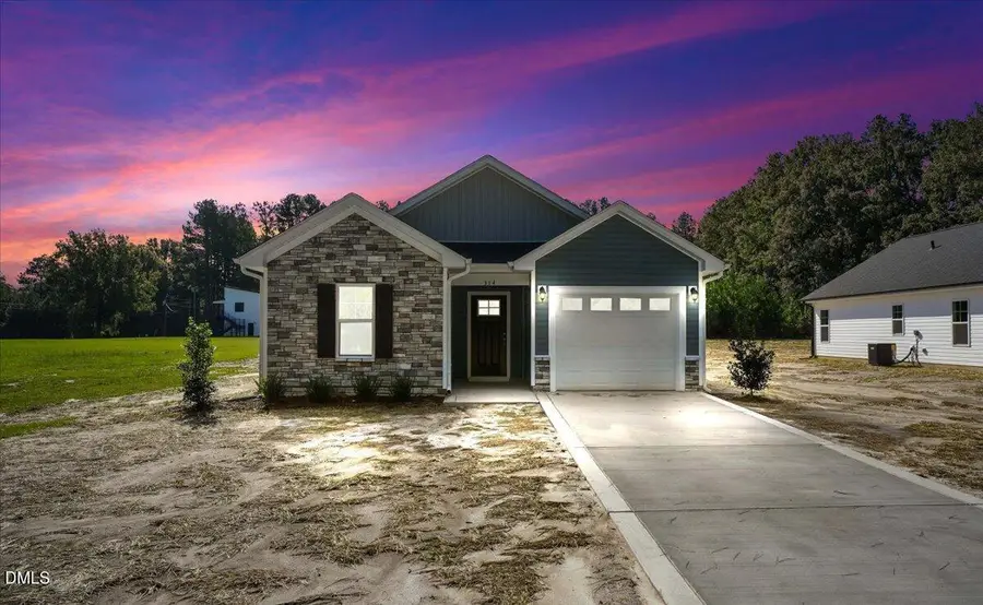 314 E Howard Street, Roseboro, NC 28382 - #2