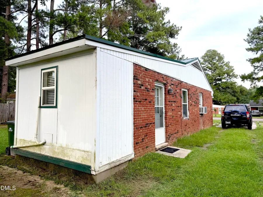 431 Madera Avenue, Laurinburg, NC 28352 - #3