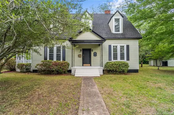 301 W Central Street, Maxton, NC 28364