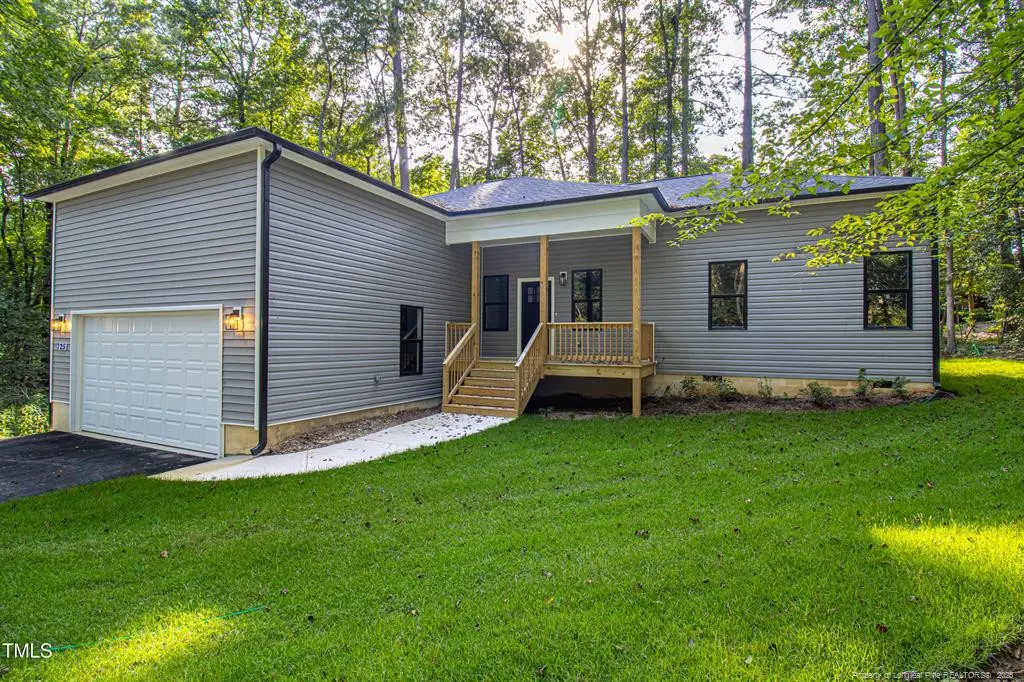 725 Piccadilly Courts, Sanford, NC 27332 - Image #1