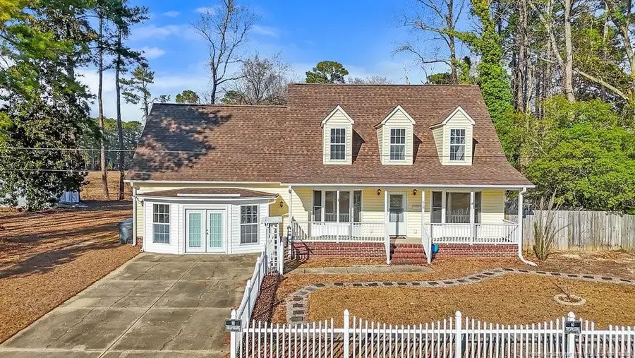 610 W 6th Avenue, Raeford, NC 28376 - #2