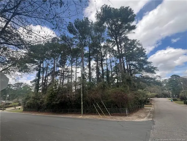 306 Woodcrest Road, Fayetteville, NC 28305