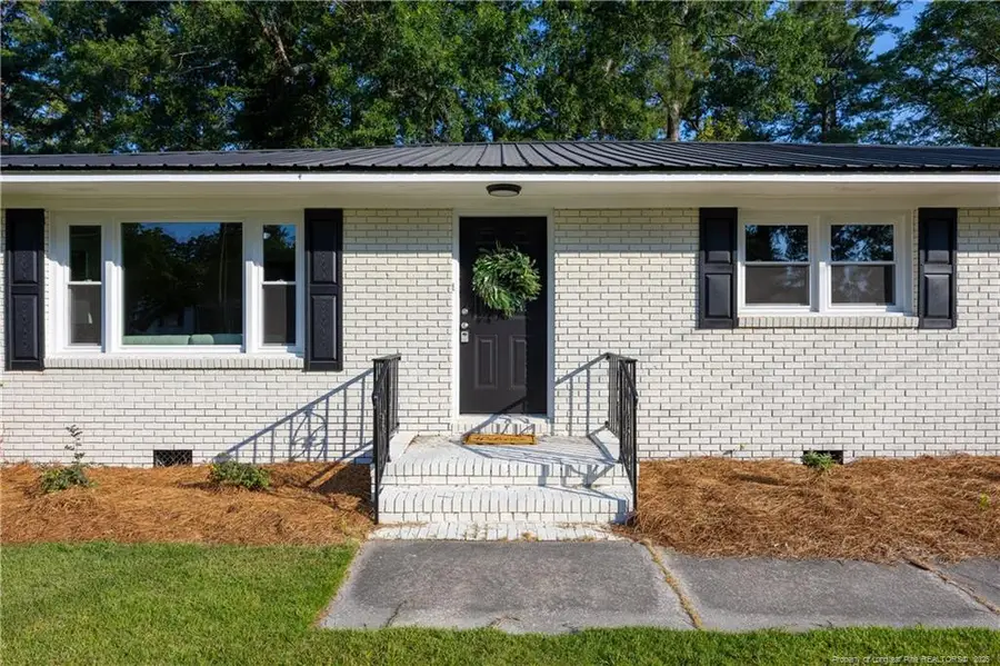 411 Lafayette Street, Clinton, NC 28328 - #2