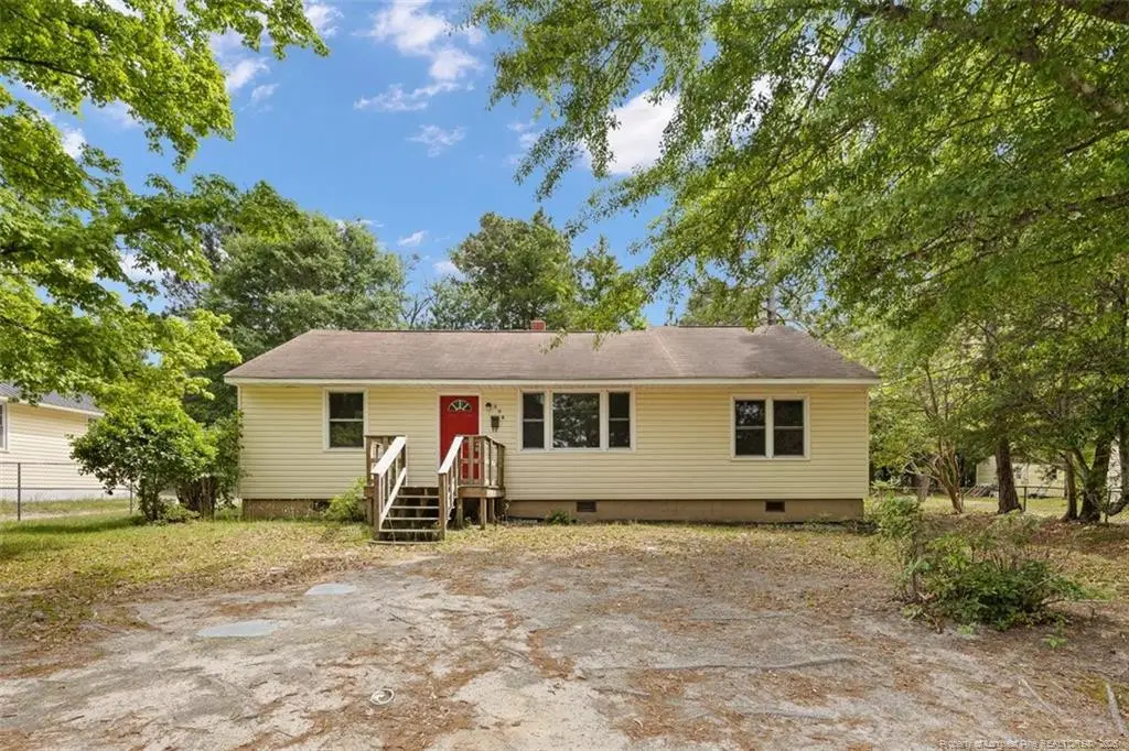 508 E 6th Avenue, Raeford, NC 28376 - #1