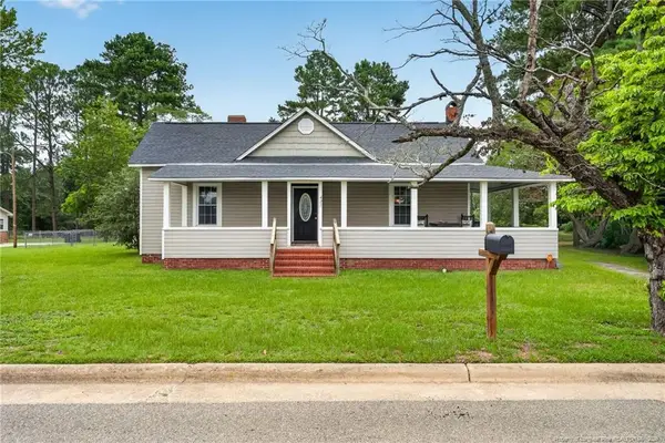 423 E Edinborough Avenue, Raeford, NC 28376