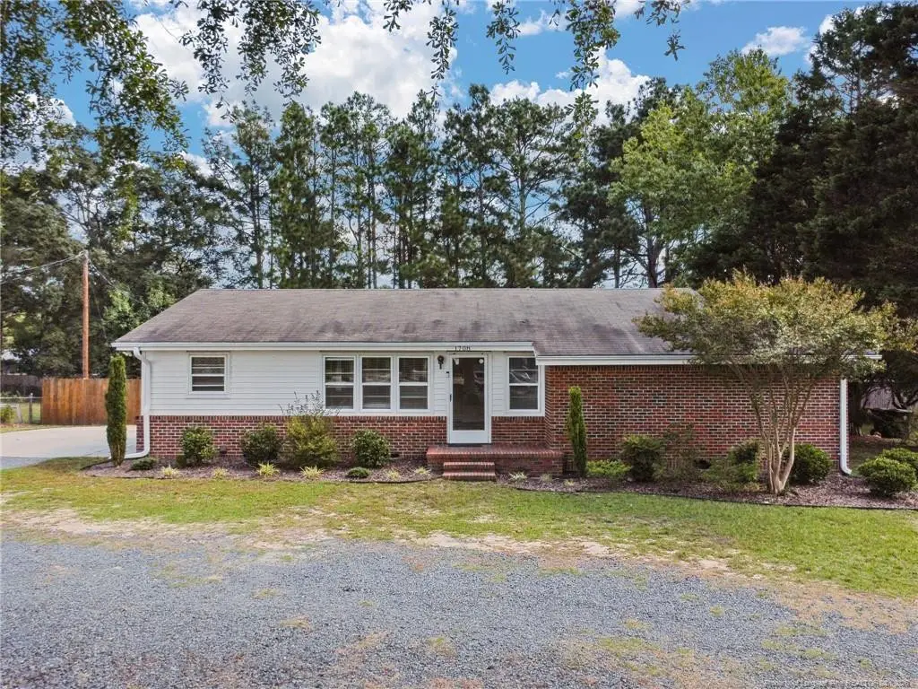 1708 N Poplar Street, Aberdeen, NC 28315 - #1