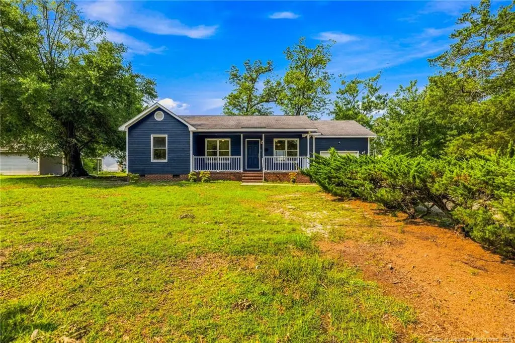 302 W 6th Avenue, Raeford, NC 28376 - #1
