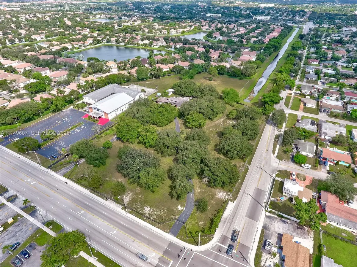 7227 Taft Street, Pembroke Pines, FL 33024 - #1